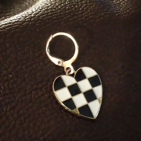 NWOT - Chessboard Heart Dangle Huggie Hoop Style Earrings - Picture 6 of 6